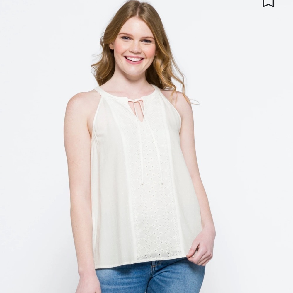 SKIES ARE BLUE
Amaya Mixed Material Lace Detail Top
